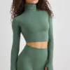 Soft Active-crop-top med hög hals i khaki