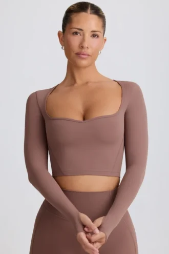 Soft Active crop top med hjärtformad halsringning i färgen Mocha