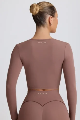 Soft Active crop top med hjärtformad halsringning i färgen Mocha
