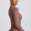 Soft Active crop top med hjärtformad halsringning i färgen Mocha