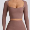Soft Active crop top med hjärtformad halsringning i färgen Mocha