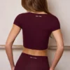 Soft Active crop top med hjärtformad halsringning i vinrött