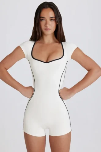Soft Active-helbody med öppen rygg i färgen Ivory