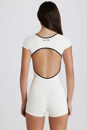 Soft Active-helbody med öppen rygg i färgen Ivory