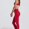 Soft Active-leggings med kontrastdetaljer i mörkrött