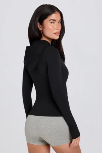 Soft Active-mellanlagerjacka med huva i svart
