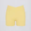 Soft Active Pocket V-Waist Mini Shorts i Lemon
