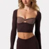 Soft Active Twist-Front Crop Top i Espresso