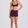 Soft Active V-formade minishorts med fickor i vinrött