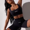 Sport-BH med öppen rygg och fyrkantig halsringning i svart