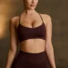 Super Sculpt sömlös sport-BH med korsad rygg i choklad