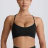 Super Sculpt sömlös sport-BH med korsad rygg i svart