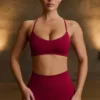 Super Sculpt sömlös sport-BH med korsade band i ryggen i burgundy