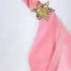 Taveuni maxiklänning med cowl-hals och metalldetaljer i rosa orkidé-mönster