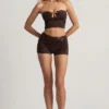 Teagan-shorts med medelhög midja i mörk choklad
