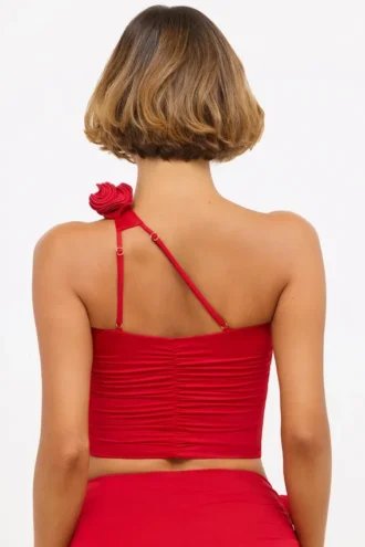 Tesia Slinky Jersey Rose Detail Asymmetric Top i scharlakansrött