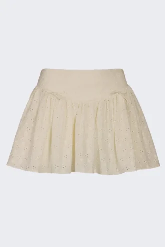 Thia minikjol med rosettdetalj i broderie anglaise i elfenben