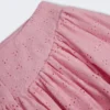 Thia minikjol med rosettdetaljer i broderie anglaise i mjukrosa