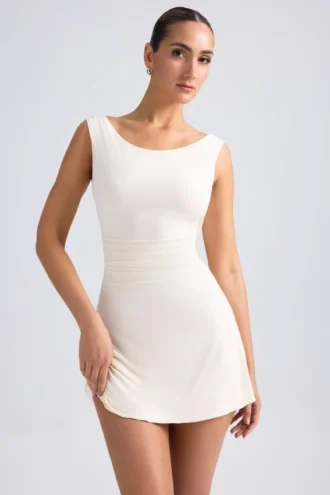 Tigen Off-Shoulder Cowl-Back A-Line Miniklänning i Ivory