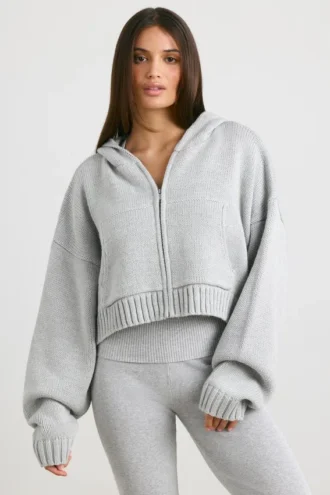 TRUE Kort hoodie i grovstickat med dragkedja i gråmelerat