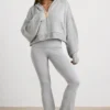 TRUE Kort hoodie i grovstickat med dragkedja i gråmelerat