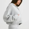 TRUE Kort hoodie i grovstickat med dragkedja i gråmelerat