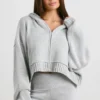 TRUE Kort hoodie i grovstickat med dragkedja i gråmelerat