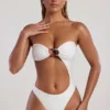 Tulum bandeau-baddräkt med utskärningar och pärldekor i ivory