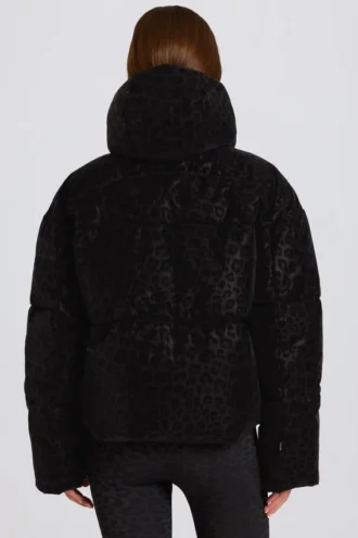 Vattentät, kort oversized skidjacka i svart leopardmönster
