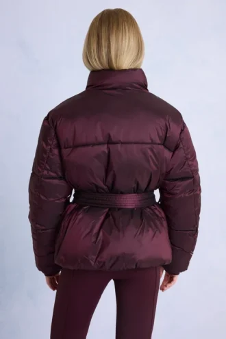 Vattentät oversized skidjacka med bälte i vinrött