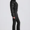 Vattentät, vadderad skiddräkt med bälte i svart