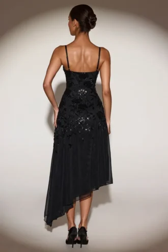 Zelina Embellished Soft-Scoop Asymmetric Midaxi Klänning i svart