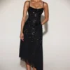 Zelina Embellished Soft-Scoop Asymmetric Midaxi Klänning i svart