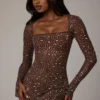 Zeta Sheer Embellished Long Sleeve A-Line Miniklänning i Deep Cocoa